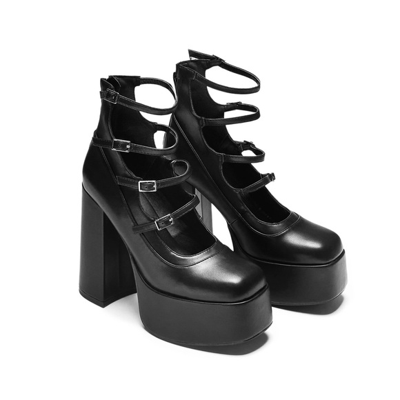 🖤 Black Platform Buckle Heels 🖤 - Picture 14 of 15